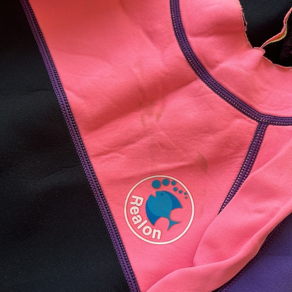 Kids wetsuit. Size L kids. Would fit a “normal” 8-11 year old. Full length - Picture 3 of 5